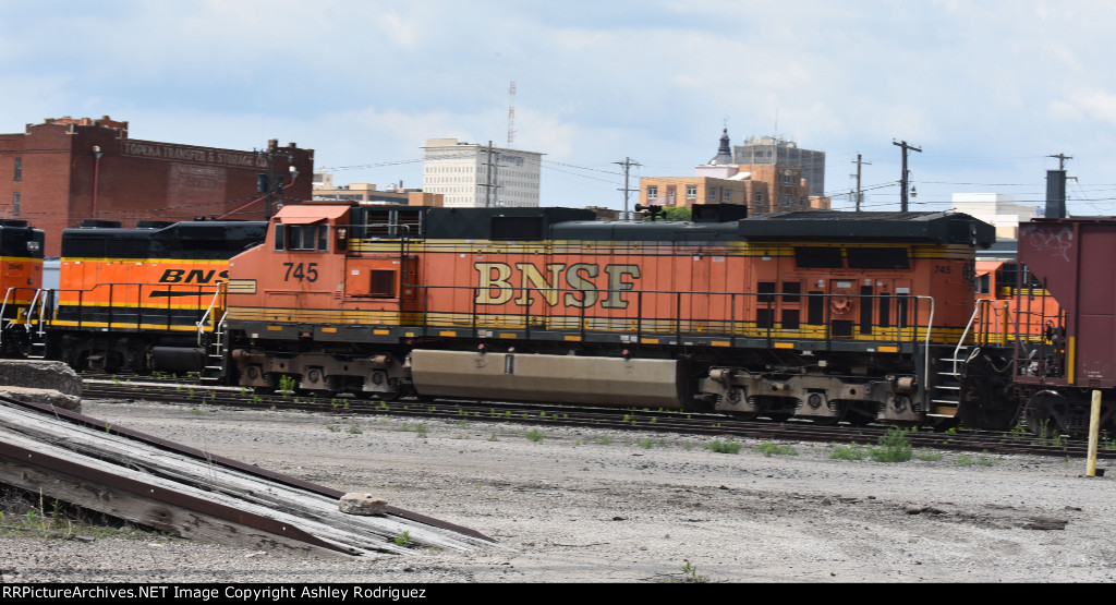 BNSF 745